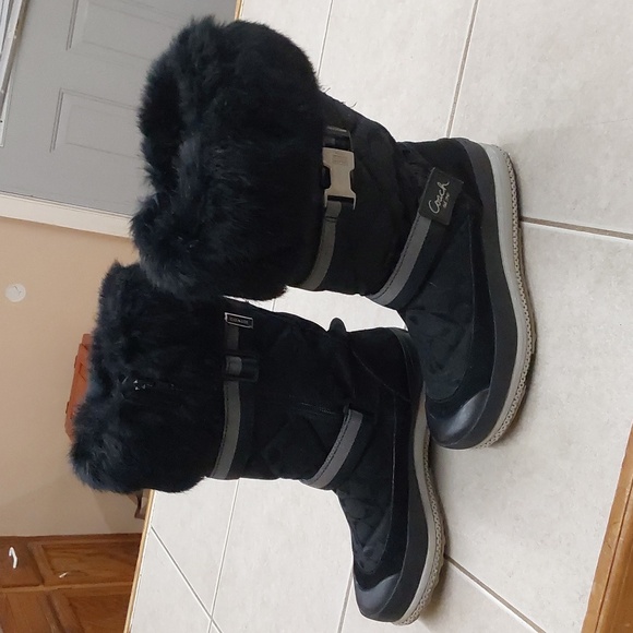 Woman’s Coach black Marietta winter boots with fur tops size 7.5 - Picture 4 of 16